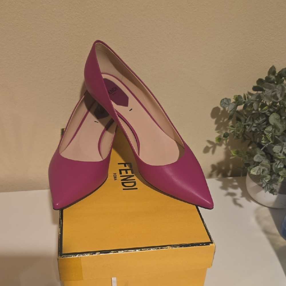 Fendi Pink Heeled Pumps with Bow Detail